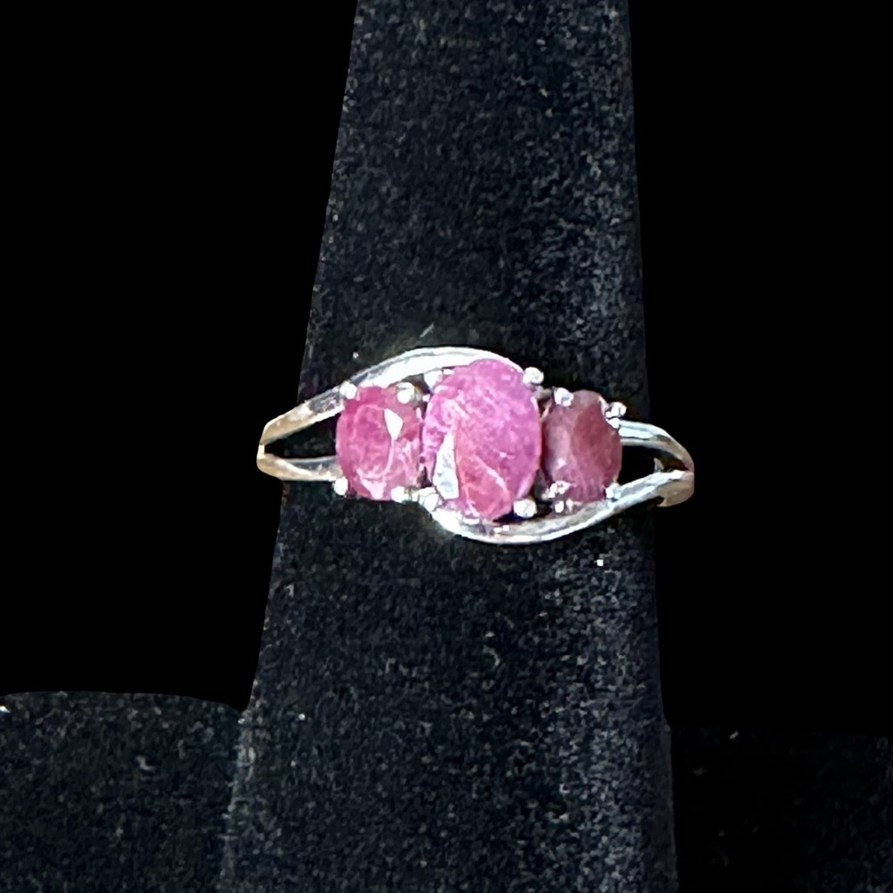 Elegant Silver and Pink Gemstone Ring
